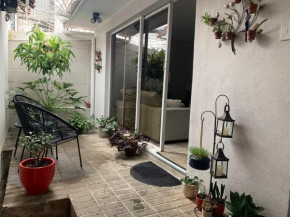 Room near Airport/ Cerca del Aeropuerto